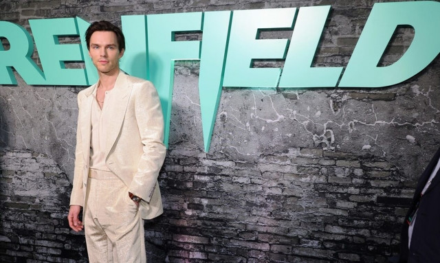 Νίκολας Χολτ: Από υπηρέτης του Νίκολας Κέιτζ σε βιντεοκλίπ των Rolling Stones