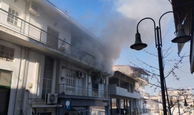 Συναγερμός στη Λάρισα: Λαμπάδιασε σπίτι - Δεν κινδύνευσαν ζωές