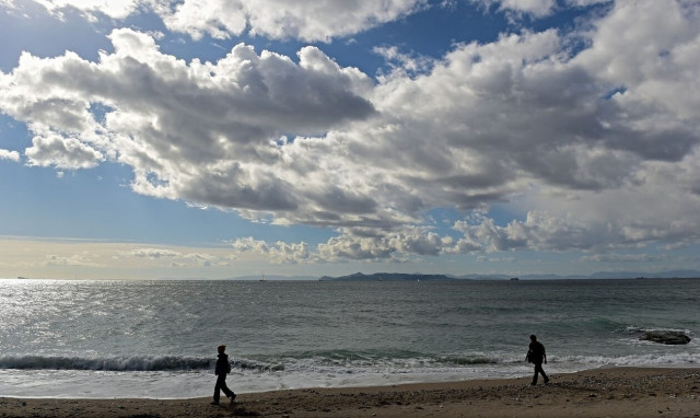 Καιρός – Αρναούτογλου: Ασθενείς βροχές την Παρασκευή, καλοκαιρία τα Χριστούγεννα