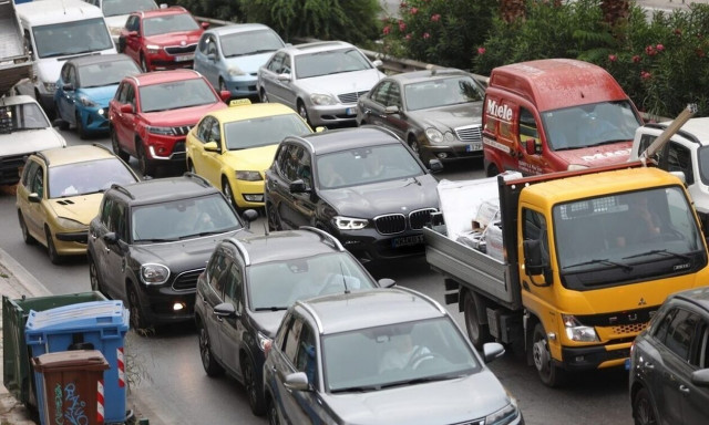 Κίνηση: Στο «κόκκινο» ο Κηφισσός - Καθυστερήσεις και στην Αττική Οδό