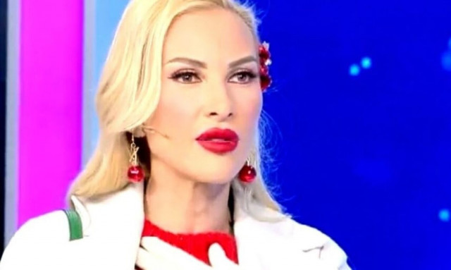 My Style Rocks: Στη νέα δοκιμασία οι παίκτριες πρέπει να ντυθούν με χριστουγεννιάτικα στολίδια