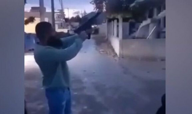 Βίντεο ντοκουμέντα από καταυλισμό Ρομά: Πυροβολούν ασταμάτητα στον αέρα - Όπλα σε βρέφος