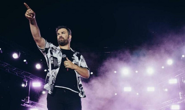 Γιώργος Σαμπάνης: «Ερωτευμένη θαυμάστρια με απειλούσε ότι θα μου κάψει το αμάξι επειδή είχα σχέση»