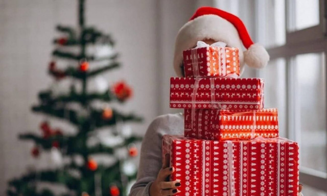 Φέτος, ο Α.Ι. Βασίλης σε οδηγεί στο Ho-Ho-Home of Gifting και προτείνει τα πιο smart δώρο για όλους