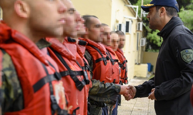 Ο ΥΦΕΘΑ Ιωάννης Κεφαλογιάννης παρακολούθησε την εκπαίδευση των «βατραχιών» (pics)