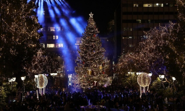 Εορταστικό ωράριο: Πώς θα λειτουργήσουν τα καταστήματα μέχρι την παραμονή Χριστουγέννων