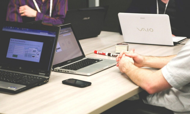 Πόσο αυξάνονται οι μισθοί το 2024 σε Δημόσιο και ιδιωτικό τομέα - Τι ισχύει με τις τριετίες