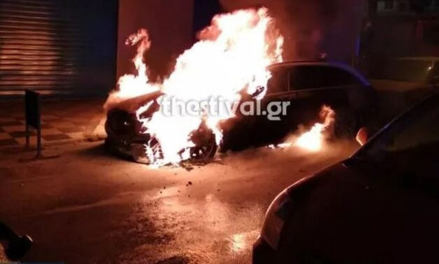 Αυτοκίνητο πήρε φωτιά εν κινήσει στα Διαβατά