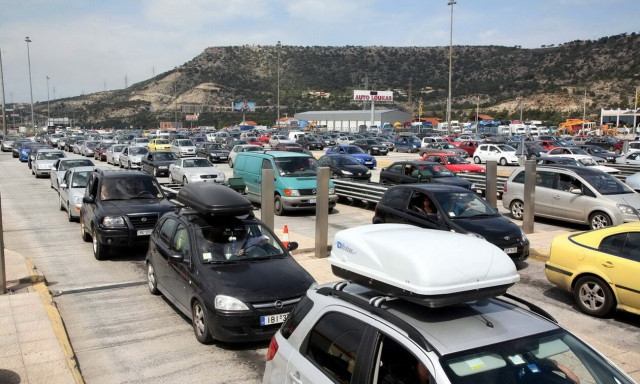 Έξοδος Χριστουγέννων: Αυξημένα από σήμερα τα μέτρα της τροχαίας την εορταστική περίοδο