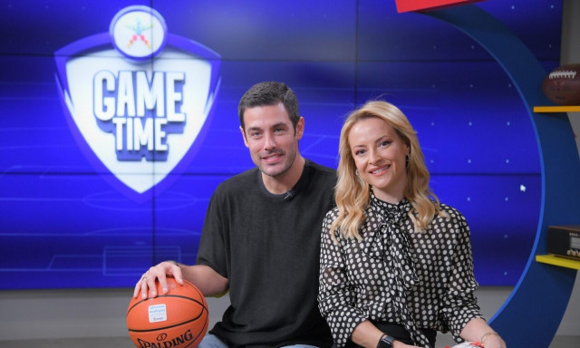 Ο Κώστας Μαρτάκης παίζει μπάλα στο OΠΑΠ Game Time