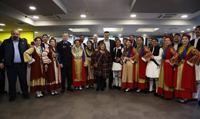 Κάλαντα στο υπουργείο Πολιτικής Προστασίας- Το ευχαριστώ του Βασίλη Κικίλια στους πυροσβέστες