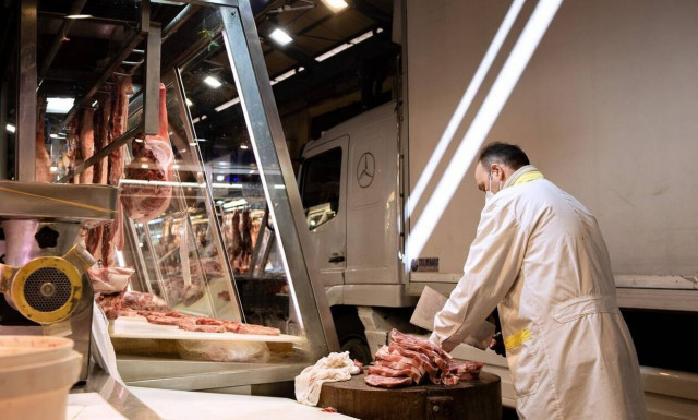 Κρεοπώλης καταγγέλει ότι το κράτος κόβει τις επιδοτήσεις: «Να μας πουν τι έγιναν τα χρήματα»