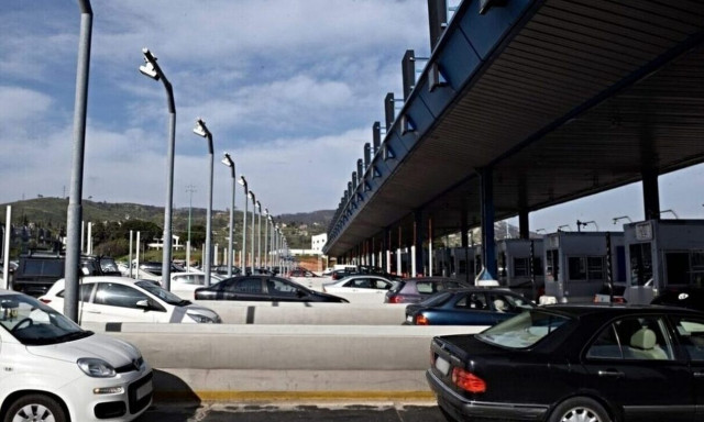 Χριστουγεννιάτικη έξοδος: Αυξημένη η κίνηση στα διόδια - Το αδιαχώρητο και στα ΚΤΕΛ