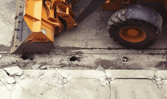 Ρέθυμνο: Πώς έγινε το εργατικό δυστύχημα - Χτυπήθηκε από θηριώδες σκαφτικό μηχάνημα ο 35χρονος