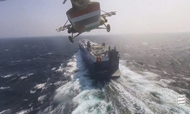 «Βραχυκύκλωμα» στο διεθνές εμπόριο από τις επιθέσεις των Χούθι σε πλοία στην Ερυθρά Θάλασσα