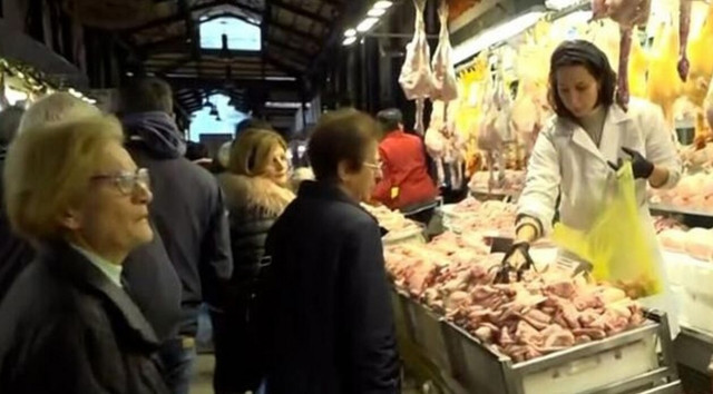 Λόγω ακρίβειας το κοτόπουλο… νίκησε τη γαλοπούλα - Πως η Ελλάδα την «ανακάλυψε» για τα Χριστούγεννα