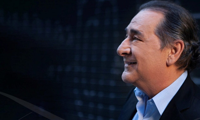 Βασίλης Καρράς: Το όνειρό του που έμεινε μισοτελειωμένο για το «χωριό της Ειρήνης»