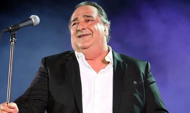 Βασίλης Καρράς: Σε σοκ οι θαυμαστές του - Η φωτογραφία που πόσταραν στο Facebook