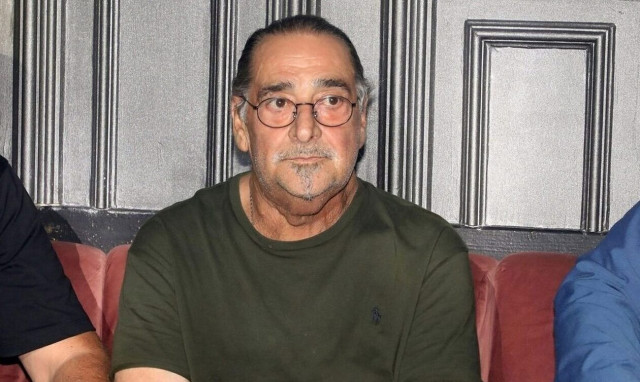 Πέθανε ο Βασίλης Καρράς