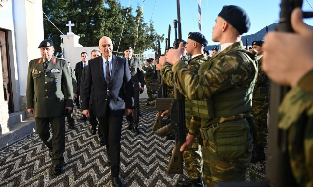 Δένδιας από τη Σύμη: «Υπερήφανοι για τις Ένοπλες Δυνάμεις που φυλάσσουν τα ακριτικά μας νησιά»