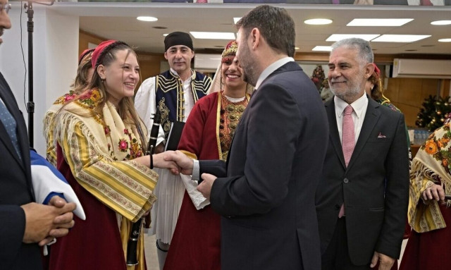 Christmas carols for PASOK leader Nikos Androulakis
