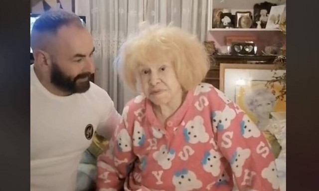 Καίτη Γκρέι: Εύχεται για τα Χριστούγεννα στο TikTok - Δείτε βίντεο