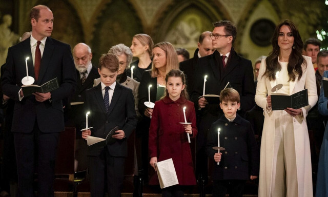 Πρίγκιπας Λούις: Το τρυφερό χριστουγεννιάτικο στιγμιότυπο που έκανε τη Βρετανία να «λιώσει»