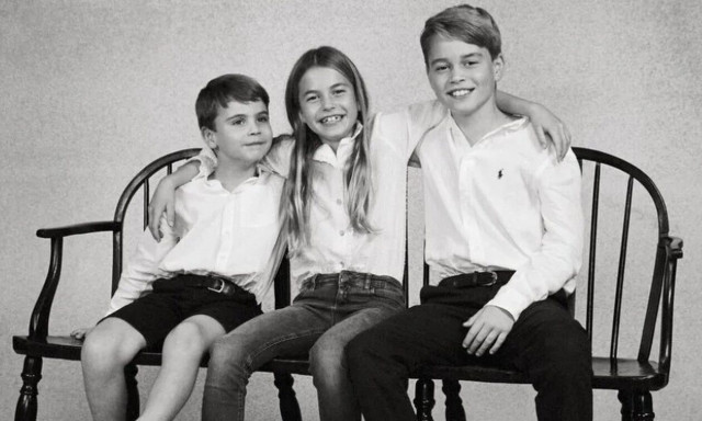 Χριστούγεννα στο Μπάκιγχαμ: Η τρυφερή φωτογραφία που δημοσίευσαν ο πρίγκιπας Ουίλιαμ και η Κέιτ