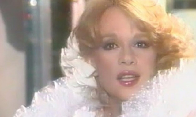 Αξέχαστες χριστουγεννιάτικες εκπομπές από το 1978 - Οι ευχές των σταρ με πολύ χορό και τραγούδι