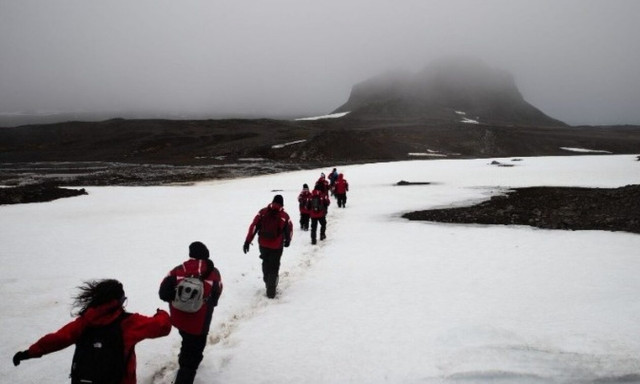 Στον Νότιο Πόλο διασχίζουν και τις 24 ζώνες ώρας την ημέρα των Χριστουγέννων