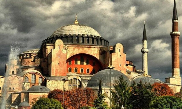 Σαν σήμερα το 537: Τα θυρανοίξια της Αγίας Σοφίας