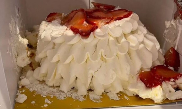 Ιαπωνία: Γνωστό πολυκατάστημα απολογήθηκε για εκατοντάδες χαλασμένες τούρτες - Σάλος στο ιντερνετ