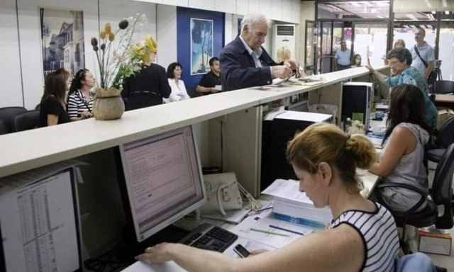 Δημόσιοι υπάλληλοι: Οι αυξήσεις μισθών με το νέο έτος - Παραδείγματα