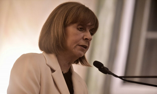 Πτώση αεροσκάφους στην Καλαμάτα – Σακελλαροπούλου: «Πενθούμε για έναν υπερασπιστή των ουρανών μας»