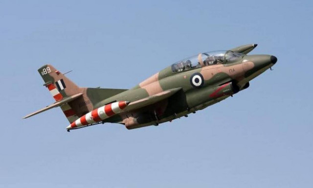 Πτώση εκπαιδευτικού αεροπλάνου στην Καλαμάτα