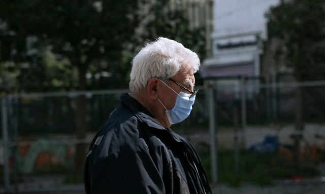 Επιστροφή της μάσκας σε μονάδες υγείας συζητά εκτάκτως η Επιτροπή Εμπειρογνωμόνων για τον κορονοϊό