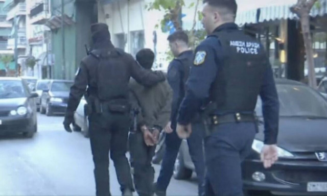 Τρόμος για κοπέλες στα Πετράλωνα - 36χρονος σκαρφάλωσε στο μπαλκόνι τους για να τις βιάσει