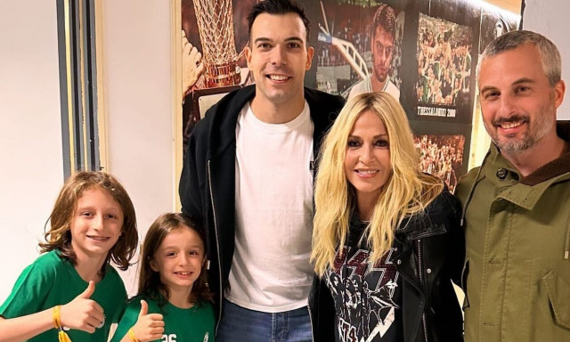 Άννα Βίσση: Στο ΟΑΚΑ με τα εγγόνια της για το Παναθηναϊκός AKTOR - Ερυθρός Αστέρας