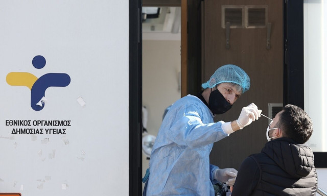 Μαγιορκίνης: Πάνω από 1.500 ασθενείς στα νοσοκομεία με covid-19