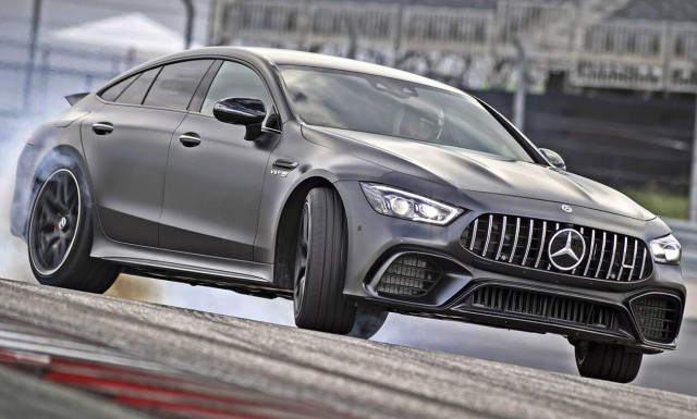 Γιατί ο Max Verstappen δεν μπορεί να οδηγήσει μία Mercedes-AMG GT 4 Door Coupe;