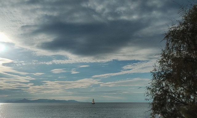 Καιρός: «Συννεφιασμένη Κυριακή» η Παραμονή της Πρωτοχρονιάς - Αναλυτική πρόγνωση