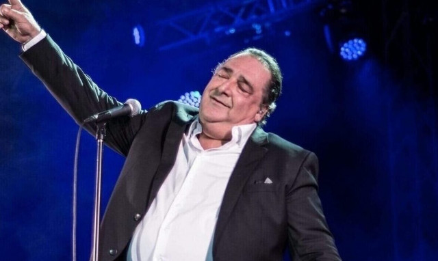 Καρράς: Πώς φτιάχτηκε το τελευταίο του βίντεο κλιπ – Η τεχνητή νοημοσύνη και οι τελευταίες μέρες του