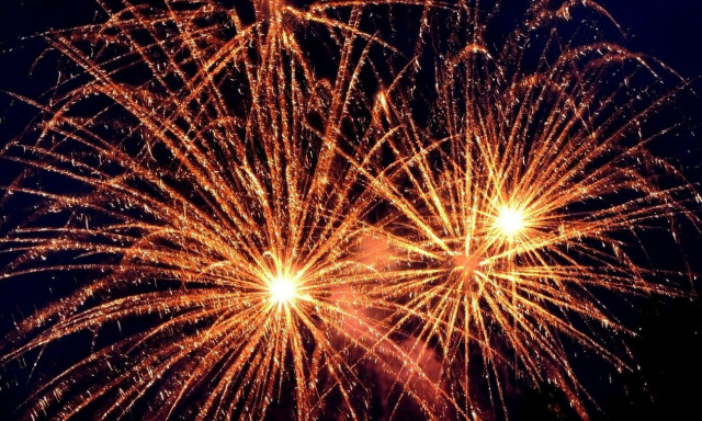 Πρωτοχρονιά 2024: «Βουτιά» στην καρδιά μας και στα έθιμά μας - Καλή Χρονιά σε όλους τους Έλληνες