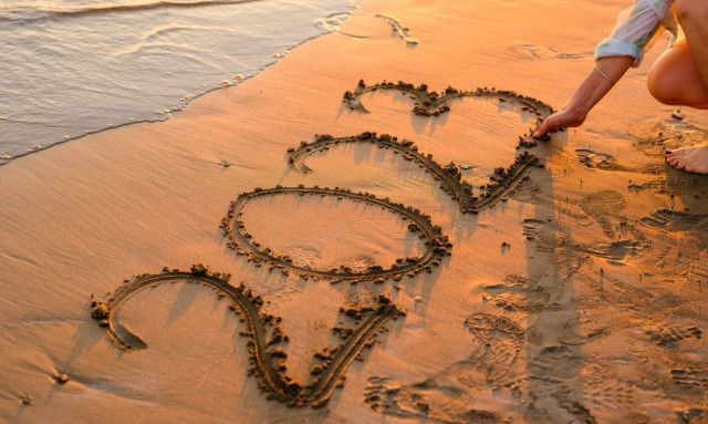 Ο πλανήτης αποχαιρετά ένα ταραχώδες 2023 - Από τους πολέμους και τη Barbie Mania σε ένα άγνωστο 2024