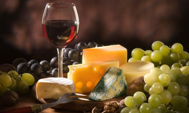 Γιατί το τυρί και το κρασί αποτελούν τον τέλειο γευστικό συνδυασμό