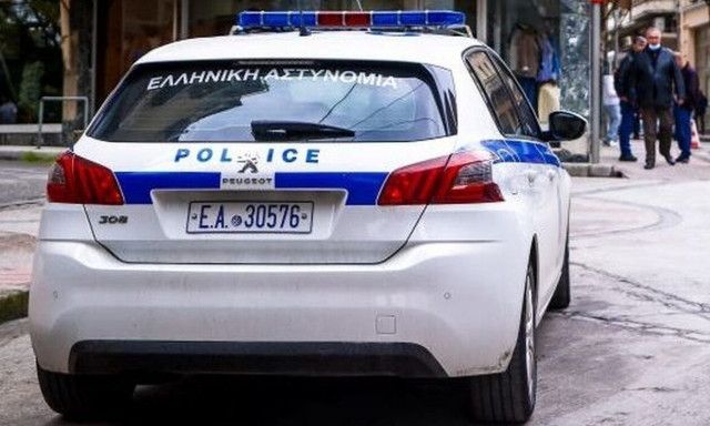 Αναστάτωση στη Λάρισα: Μπούκαραν με όπλα σε νυχτερινό κέντρο και «άρπαξαν» 25χρονη