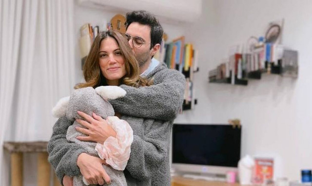 Μαίρη Συνατσάκη: Αποχαιρετάει το 2023 με φωτογραφίες από στιγμές θηλασμού