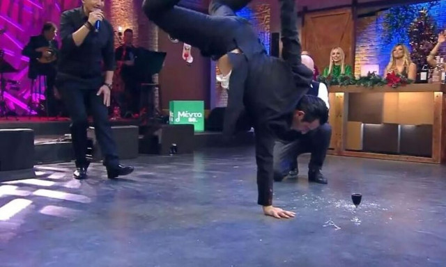 Λευτέρης Ελευθερίου: Χόρεψε ζεϊμπέκικό στην εκπομπή του Χρήστου Φερεντίνου