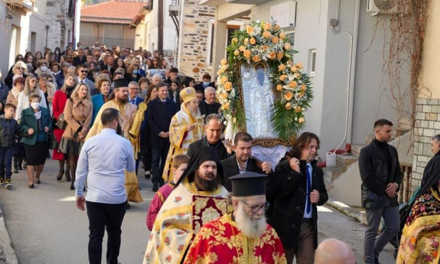 Λιτανεία της Εικόνας και Λειψάνου του Αγίου Βασιλείου στη Μεγάλη Παναγία (vid)