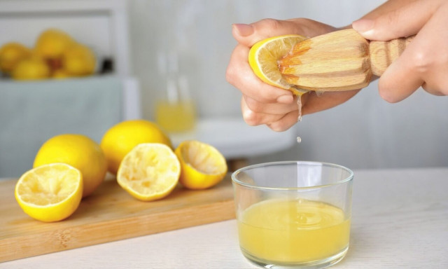 Γιατί πρέπει να βάζετε περισσότερο λεμόνι στο φαγητό